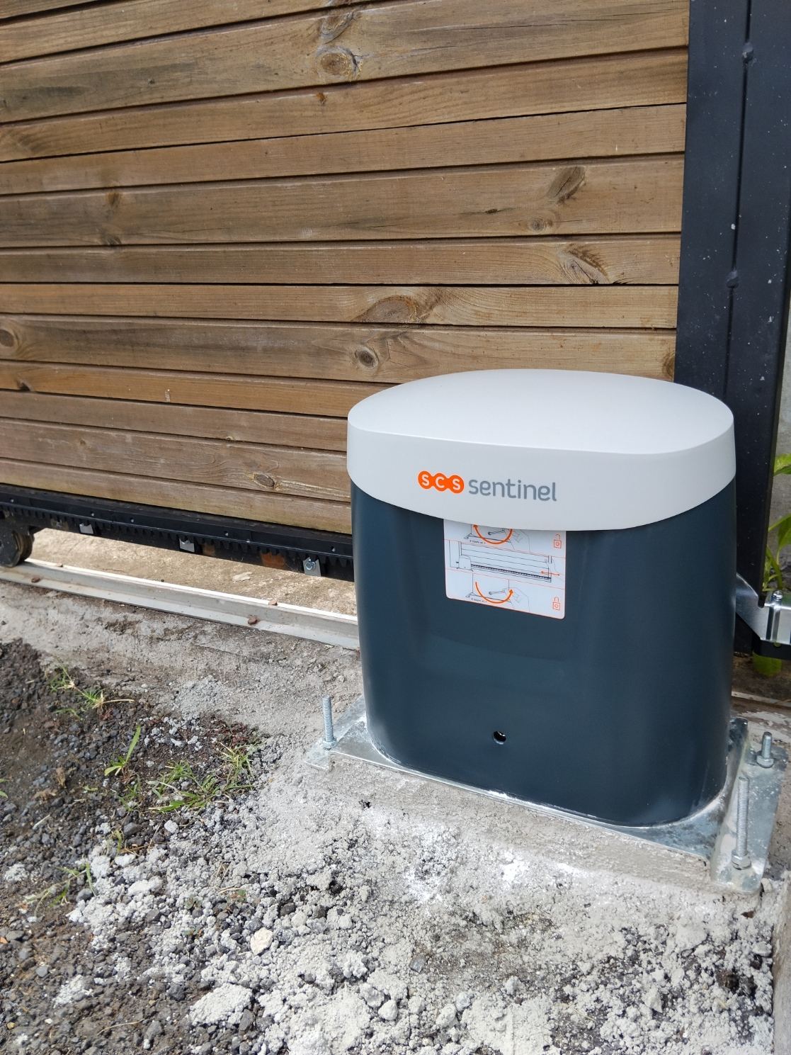 Portail coulissant motorisé – réalisation T'ELEC
